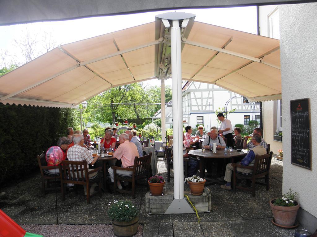 Hotel 4 Jahreszeiten Mit Restaurant ألبشتات المظهر الخارجي الصورة