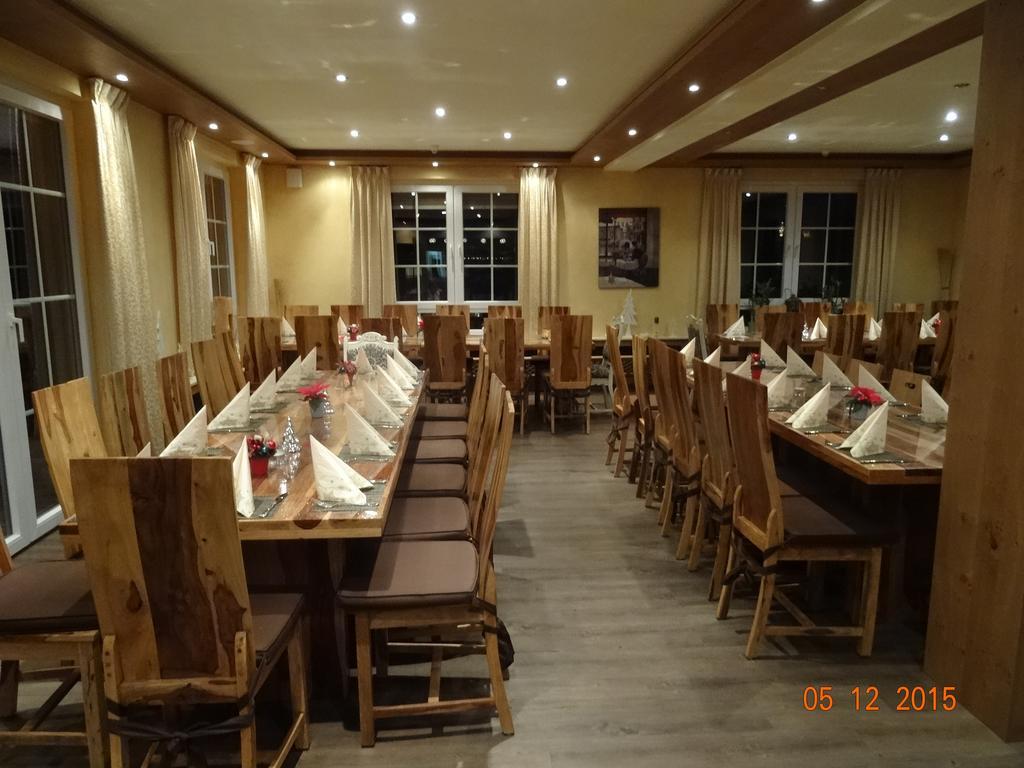 Hotel 4 Jahreszeiten Mit Restaurant ألبشتات المظهر الخارجي الصورة