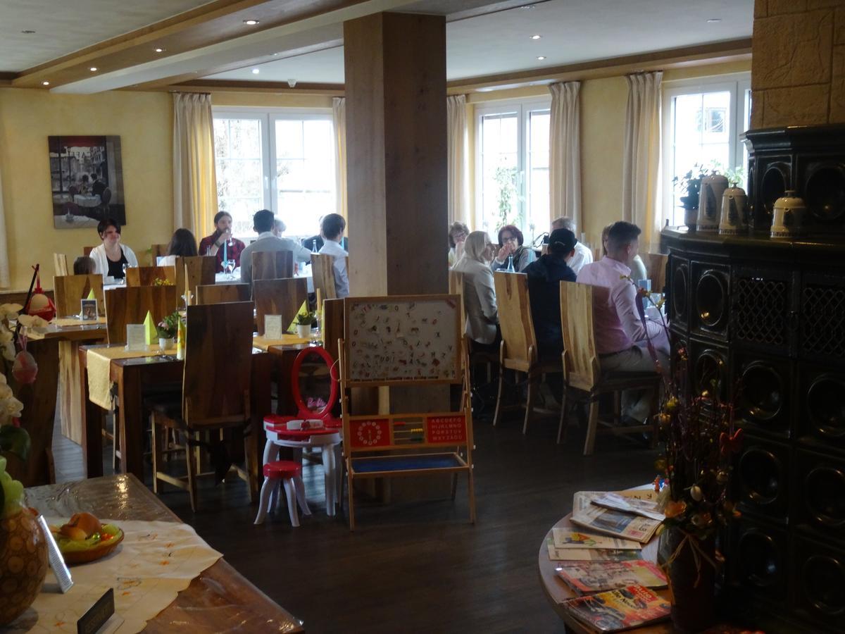 Hotel 4 Jahreszeiten Mit Restaurant ألبشتات المظهر الخارجي الصورة